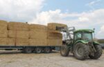 Община Свиленград продължава снабдяването с храна в помощ на животновъдите, пострадали от пожаритe