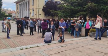 В Свиленград протестът в защита на българския лев събра 40-50 човека на площад „5-ти октомври“ /видео/