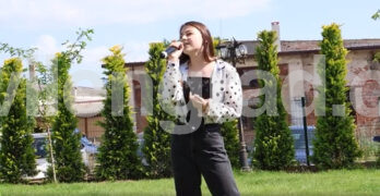 Йоана Караиванова поздравява абитуриентите в Свиленград /видео/