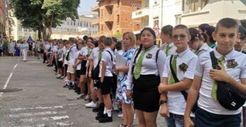 В Първо основно училище „Иван Вазов“ – Свиленград бе закрита тържествено учебната 2024/2025 година