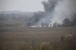 Трактор потеглил без водач, спира в мантинела и изгаря напълно, унищожава 12 дка пшеница