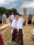 В свиленградското село Сива река зажънаха ритуално, за да е на берекет годината