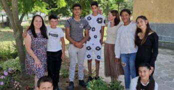 Седмокласниците на ОУ „Христо Ботев“, село Левка, община Свиленград, изпратиха писмо в бутилка до бъдещите поколения, засадиха растение