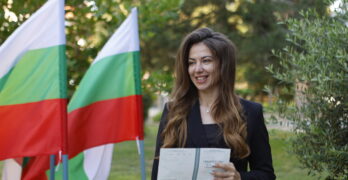 Зам.-кметът на Свиленград Анелия Георгиева връчи дипломите за завършено основно образование на ученици от СУ „Д-р Петър Берон“/снимки/