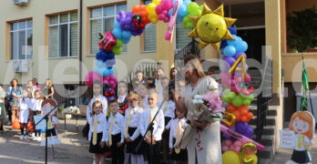Първият училищен звънец удари
