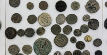 Контрабандни старинни монети и предмети задържаха митническите служители на МП Капитан Андреево