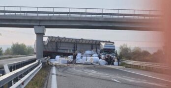 В посока Свиленград АМ „Марица“ е затворена от катастрофирал тир