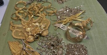 Митническите служители на МП „Капитан Андреево“ задържаха златни накити за над 220 000 лева