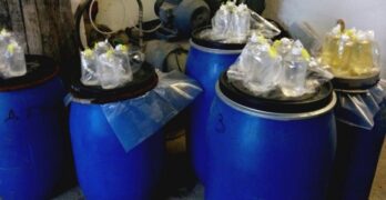 Митнически инспектори задържаха над половин тон етилов алкохол