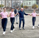 Свиленградската професионална гимназия бе посетена от световноизвестния Енчо Керязов