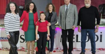 Областният управител д-р Стефка Здравкова,  зарадва децата от Българското НУ „Александър Чъкърък“ в Одрин за предстоящите празниците с множество подаръци