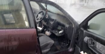 В Свиленград горя „Ситроен“, паркиран в двора на собственика си