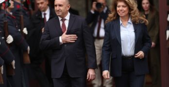 Радев напусна президентството. Илияна Йотова стана първата жена президент на България