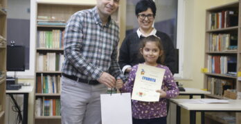 В Свиленград „Читател на 2025 година“ е Лора Накова. Тя спечели първото място със 103 прочетени книги