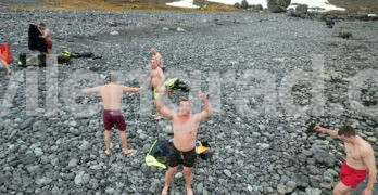 Ангел Павлов от Любимец спаси кръста на Йордановден в Антарктида