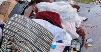 Възмутително! Сметище върху асфалта