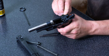 Митничарите на МП „Капитан Андреево“, община Свиленград, задържаха контрабандни огнестрелни оръжия на части