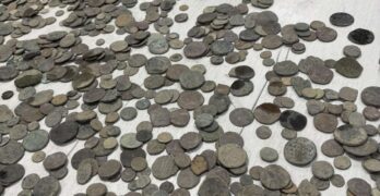 Митничарите на Капитан Андреево задържаха старинни предмети и монети