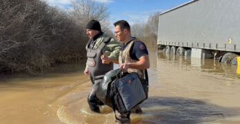 Български шофьор на камион, заседна при наводнение край Одрин, спасен е от турските пожарникари