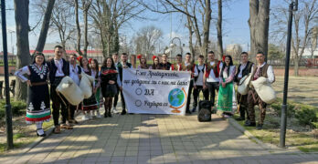 Класна ръководителка изненадана с покана за бал със „101 каба гайди“