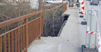 Внимание! Откърти се част от моста за гробищата в Свиленград/снимки/