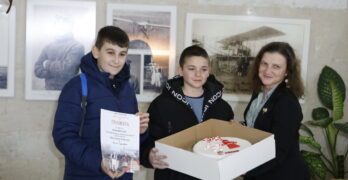 Кристиан Георгиев и Ангел Сарафов са победителите  в конкурса „Баба Марта бързала, мартеници вързала“