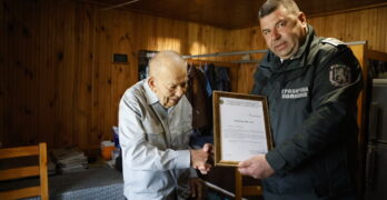 Главен инспектор Яни Пейчев връчи поздравителен адрес на Стойне Шопски за 96-та му годишнина