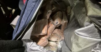 Митничарите на Капитан Андреево откриха 220 000 евро скрити под шоколадови изделия/видео/