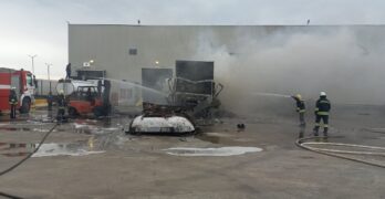 ТИР се подпали и изгоря на ГКПП „Капитан Андреево“, докато чака митническа проверка