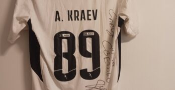 Свиленградчанинът Светослав Димитров обяви благотворителен търг за тениска с автограф на Андриан Краев, набраната сума отива в подкрепа на Красимира Пенева