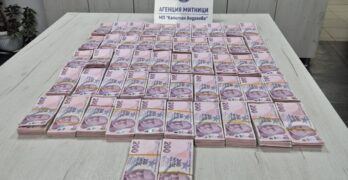 Недекларирани над 1 000 000 турски лири задържаха митническите служители на МП Капитан Андреево