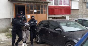 Четирима мъже са задържани в Димитровград и Меричлери за купуване на гласове