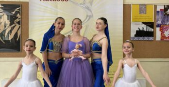 Балерините Елена Иванова и Ема Генчева със сребърен медал от Националния фестивал на камерния танц в Хасково