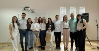 Ирина Проданова, Мария Зелиу, Виктор Дунчев и отборът по хандбал на ПГССИ „Христо Ботев“ бяха наградени от РУО-Хасково
