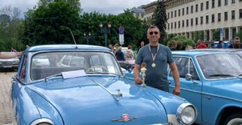 Михаил Бакалов продължава да жъне награди с реставрираната си „Волга“