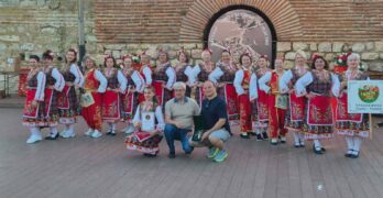 „Тракия Фолк“ при одринския филиал на НЧ „Просвета – 1870“, Свиленград, с първа награда от „Несебърски накит“