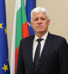 Министърът на отбраната Димитър Стоянов: Намаление на заплатите няма да има