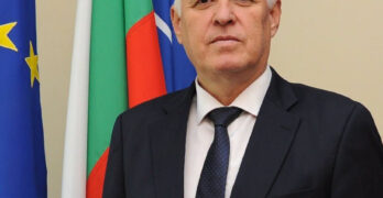 Министърът на отбраната Димитър Стоянов: Намаление на заплатите няма да има