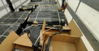 Митничари задържаха контрабанда на цигари и хладилен газ в района на „Капитан Петко войвода“