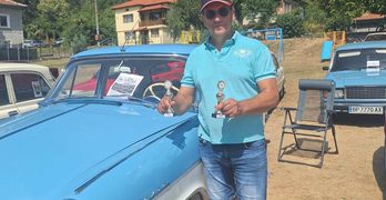 Михаил Бакалов продължава да печели купи с реставрираната си „Волга“, произведена през 1962 година