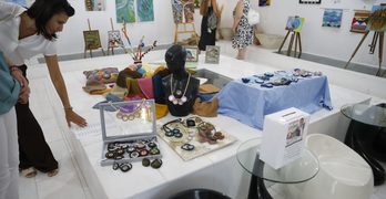 1765 евро набрани   благотворително за Стефан Колев, при откриване на „Нишките, които ни свързват“