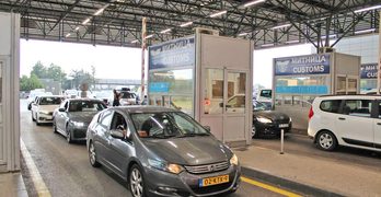 Полицаи и митничари спипаха 3220 къса папироси без бандерол на „Капитан Андреево“