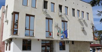 Оставиха в ареста младеж, пребил продавачка при опит за грабеж в Любимец