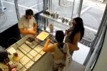 Две българки обраха бижутерия и оптика в Одрин за 325 000 лири, избягаха у нас
