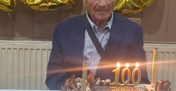 С бистър ум и силен дух: Най-възрастният жител на Любимец духна 100 свещички в компанията на 5-годишната си правнучка