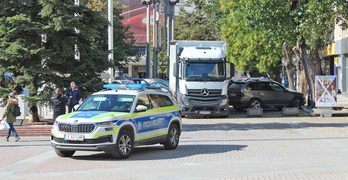 Изборните книжа и 249 300 хартиени бюлетини за предстоящите избори за президент и вицепрезидент пристигнаха днес в Областна администрация – Хасково